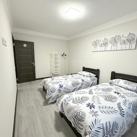 Artal Apartment On Obolonskyi Avenue 16 Kiev Exterior foto